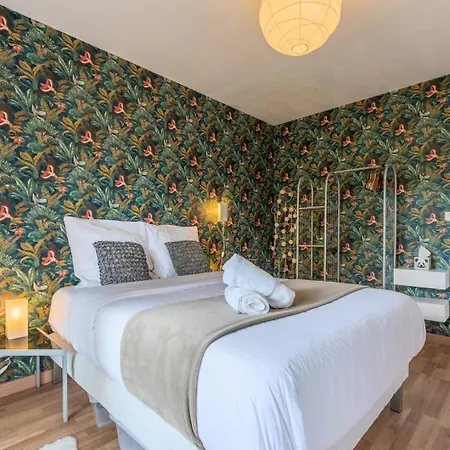 Calm Flat Ideally Located In Old + Parking! *