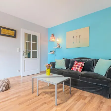 Calm Flat Ideally Located In Old + Parking! Apartment