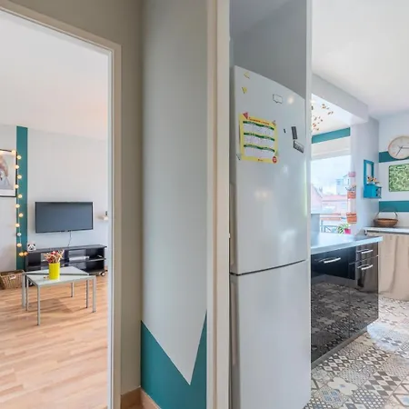 Calm Flat Ideally Located In Old + Parking!