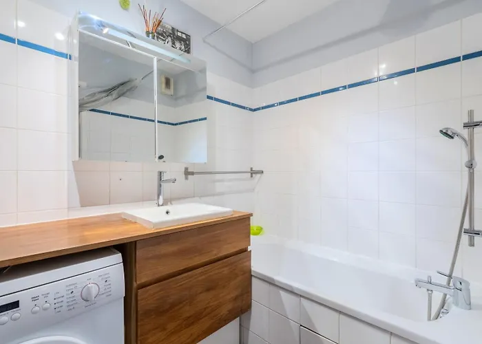 Calm Flat Ideally Located In Old + Parking! 릴