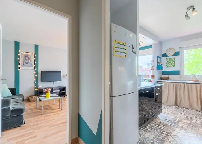 Calm Flat Ideally Located In Old + Parking!