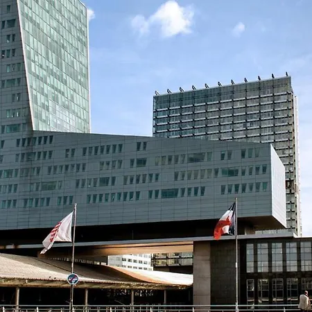 Calm Flat Ideally Located In Old + Parking! Daire *