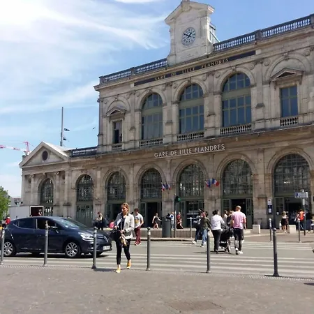 Daire Calm Flat Ideally Located In Old + Parking! *