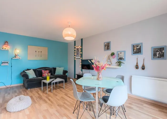 Calm Flat Ideally Located In Old + Parking! *